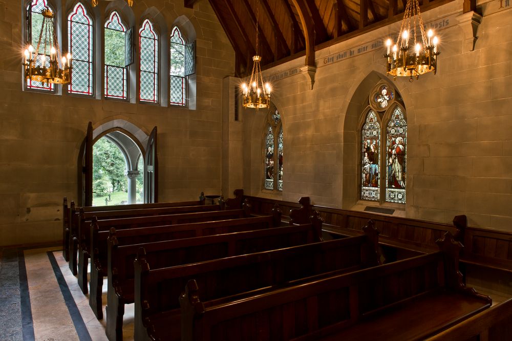 Innenaufnahme von der Kapelle im ehemaligen Englischen Friedhof in Meggen.