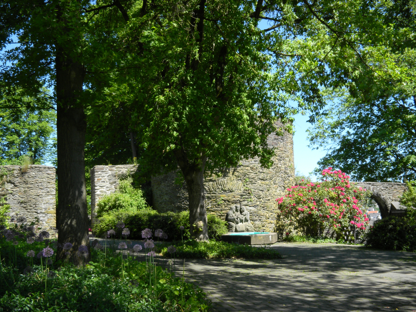 Innenbereich des Siegener Schlosses mit Brunnen