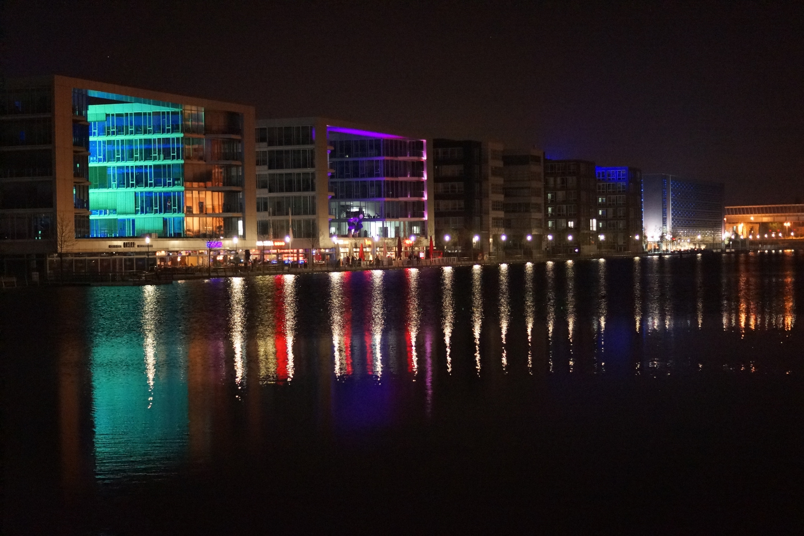 Innenhafen bei Nacht