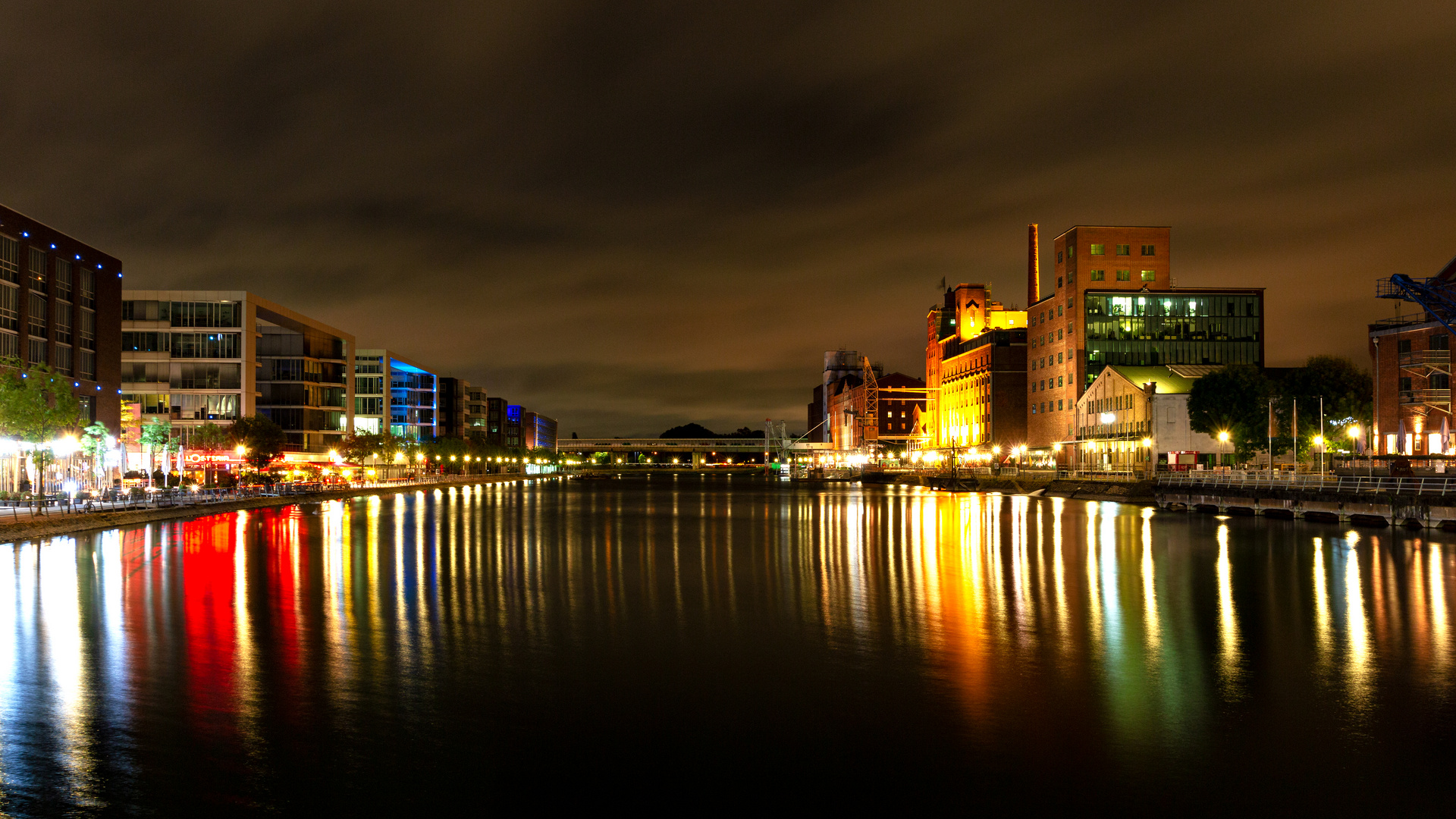 Innenhafen bei Nacht