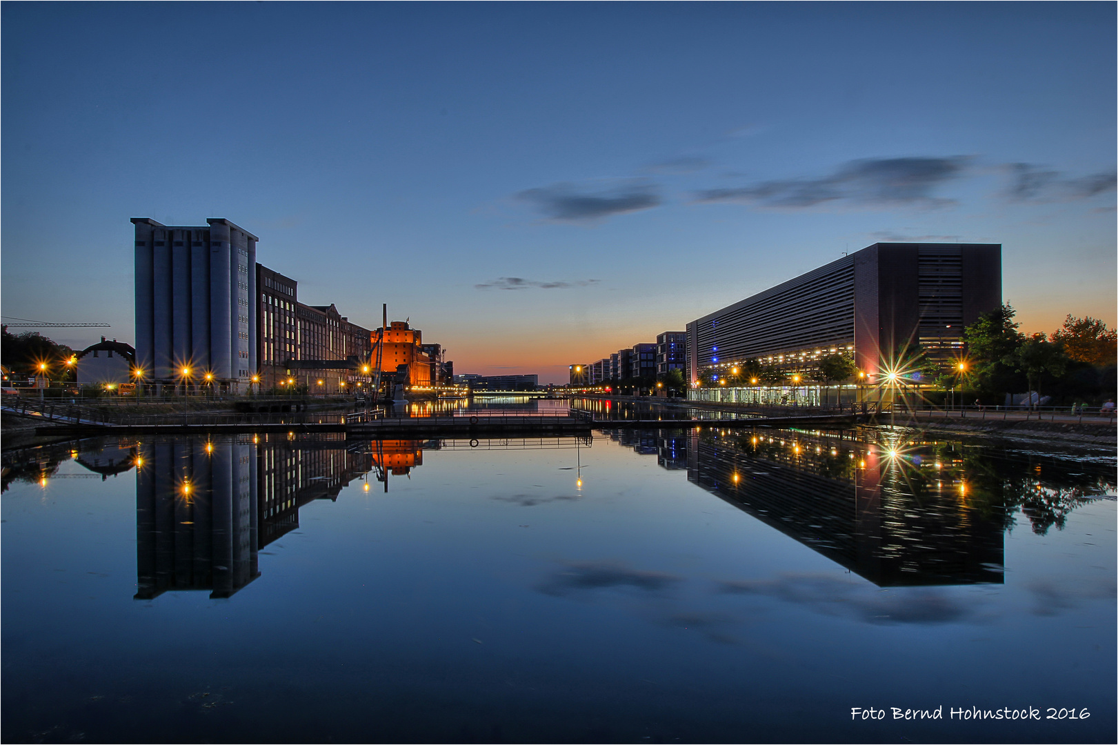 Innenhafen Duisburg.. Foto & Bild nacht, hafen, hdr Bilder auf