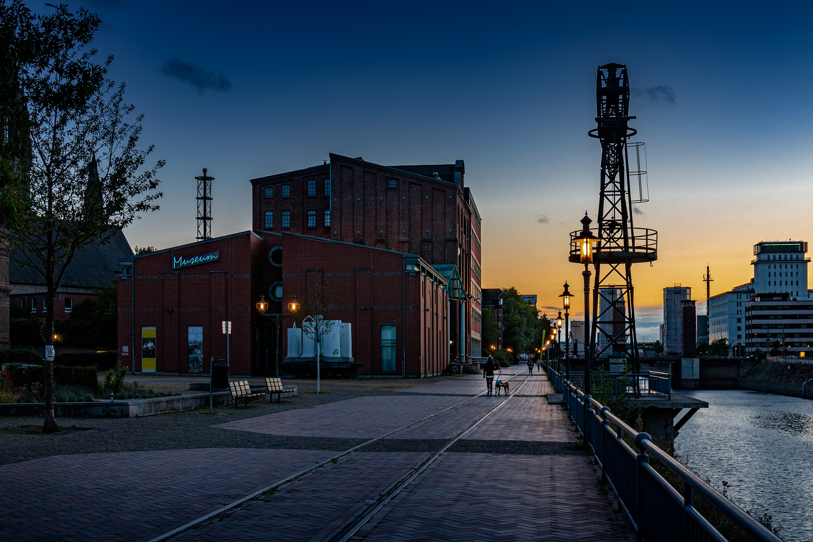 Innenhafen Duisburg am Abend