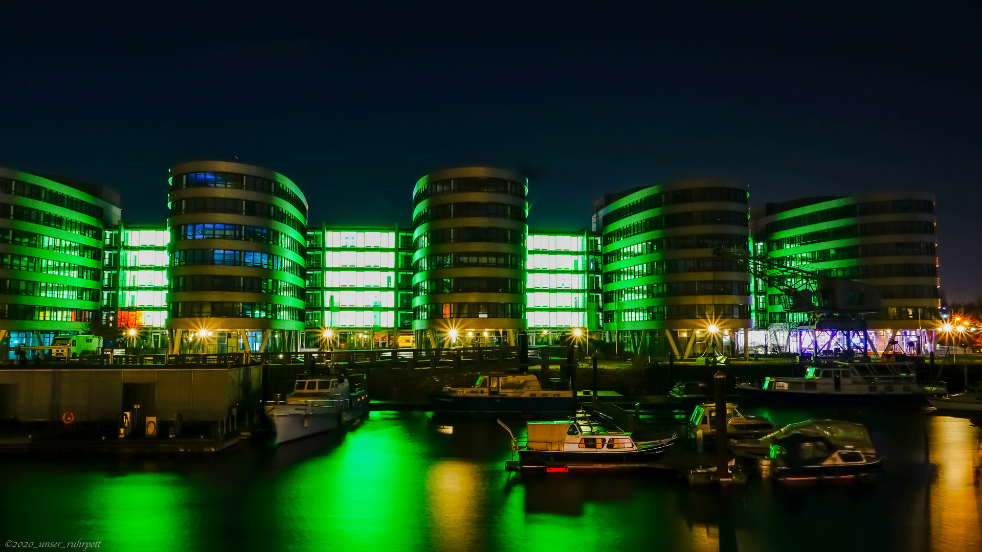 Innenhafen Duisburg bei Nacht