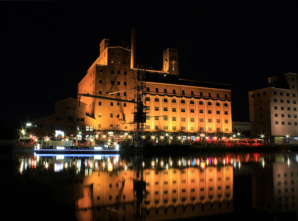 Innenhafen Duisburg bei Nacht (2)