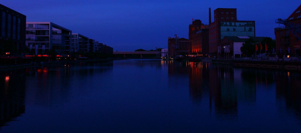 Innenhafen Duisburg – Blaue Stunde.