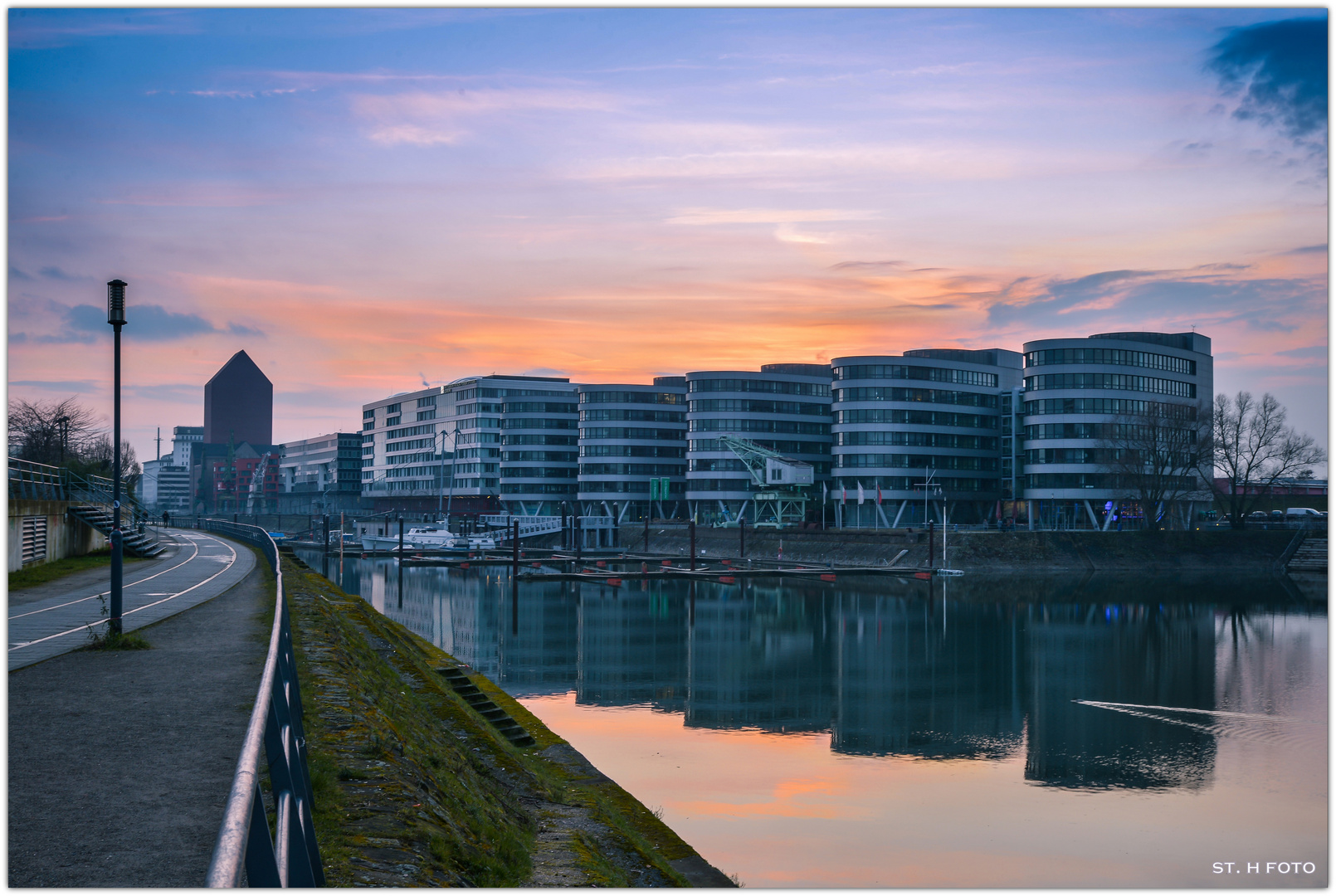 Innenhafen Duisburg..........................