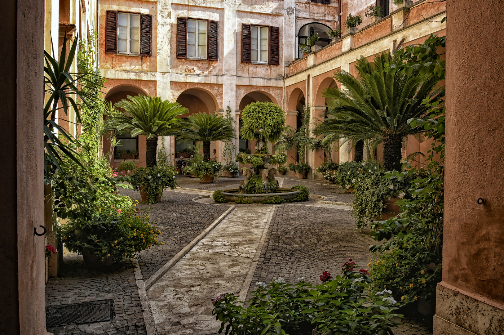 Innenhof - Basilica di Cosma e Damiano -Rom-