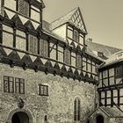 Innenhof Burg Falkenstein schwarz-weiss