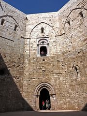 INNENHOF CASTEL DEL MONTE