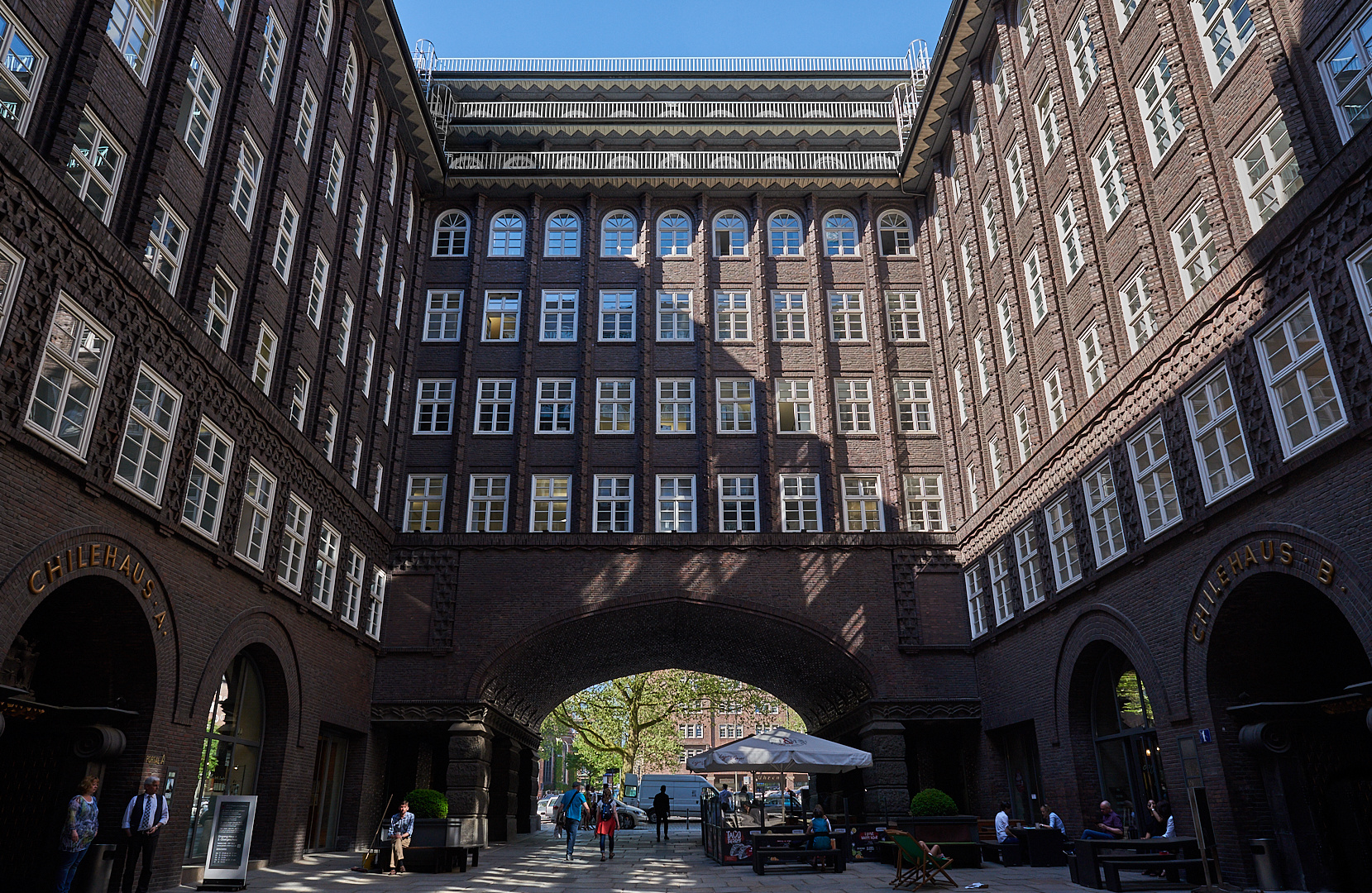 Innenhof Chilehaus in Hamburg.