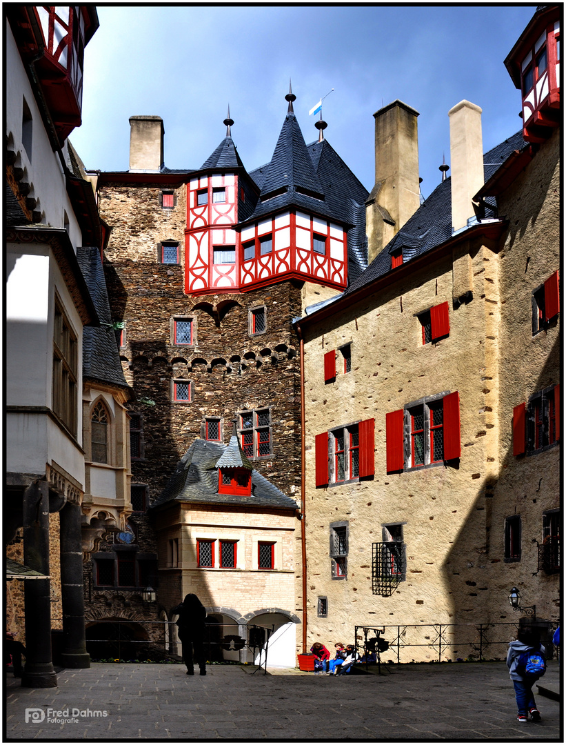 Innenhof der Burg Eltz in Münstermaifeld