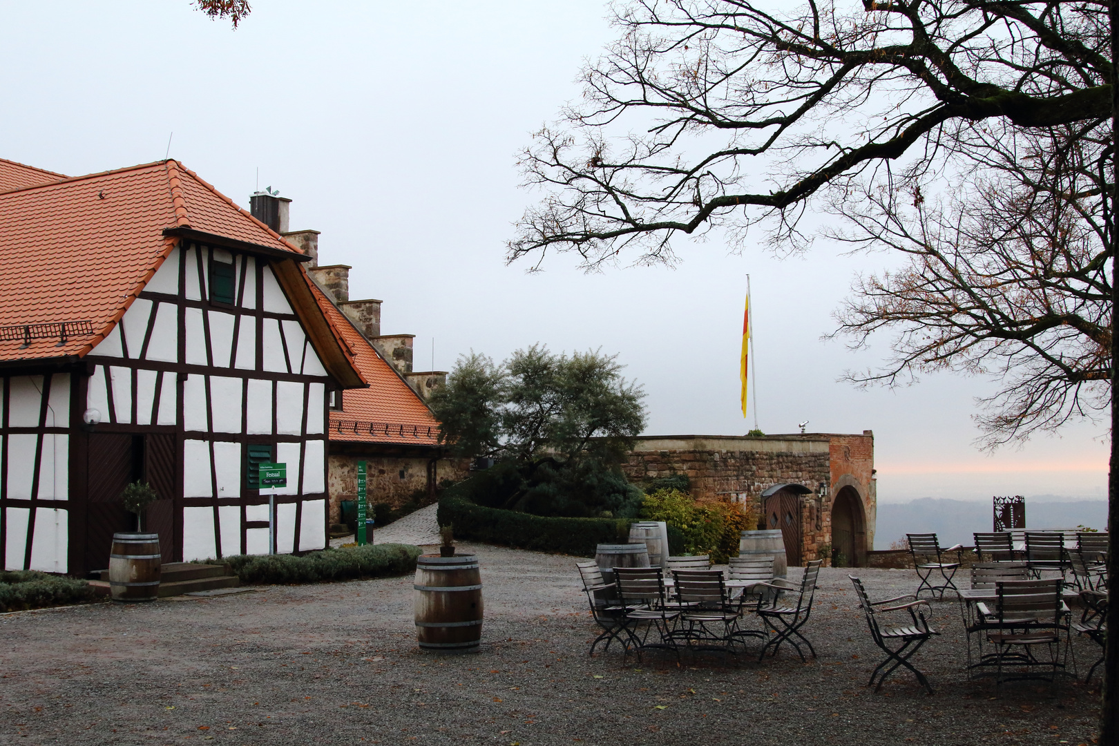 Innenhof der Burg Staufenberg