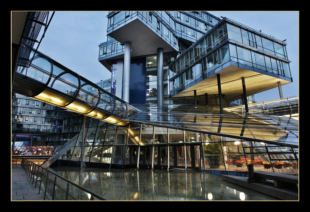 Innenhof der NORD LB am Aegi in Hannover - RELOAD Foto & Bild ...