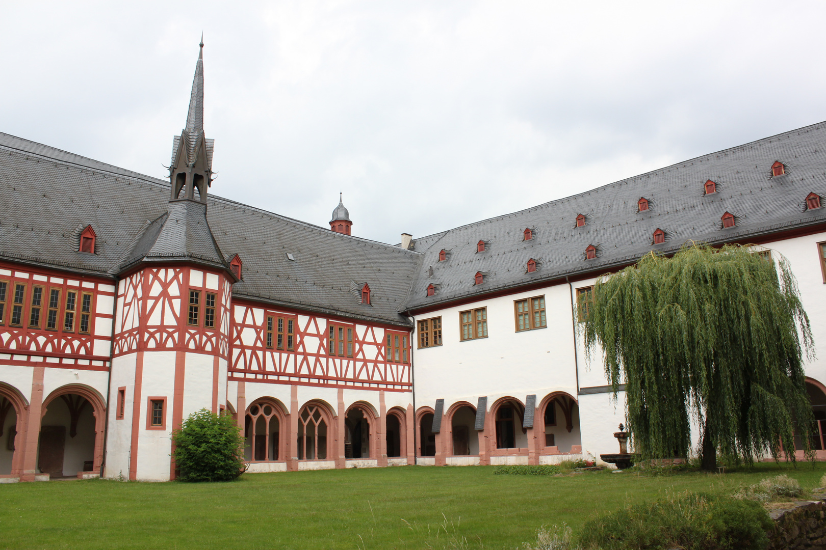 Innenhof der Zisterzienserabtei Eberbach