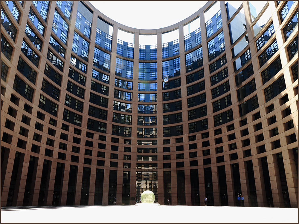 Innenhof des Europäischen Parlaments 2