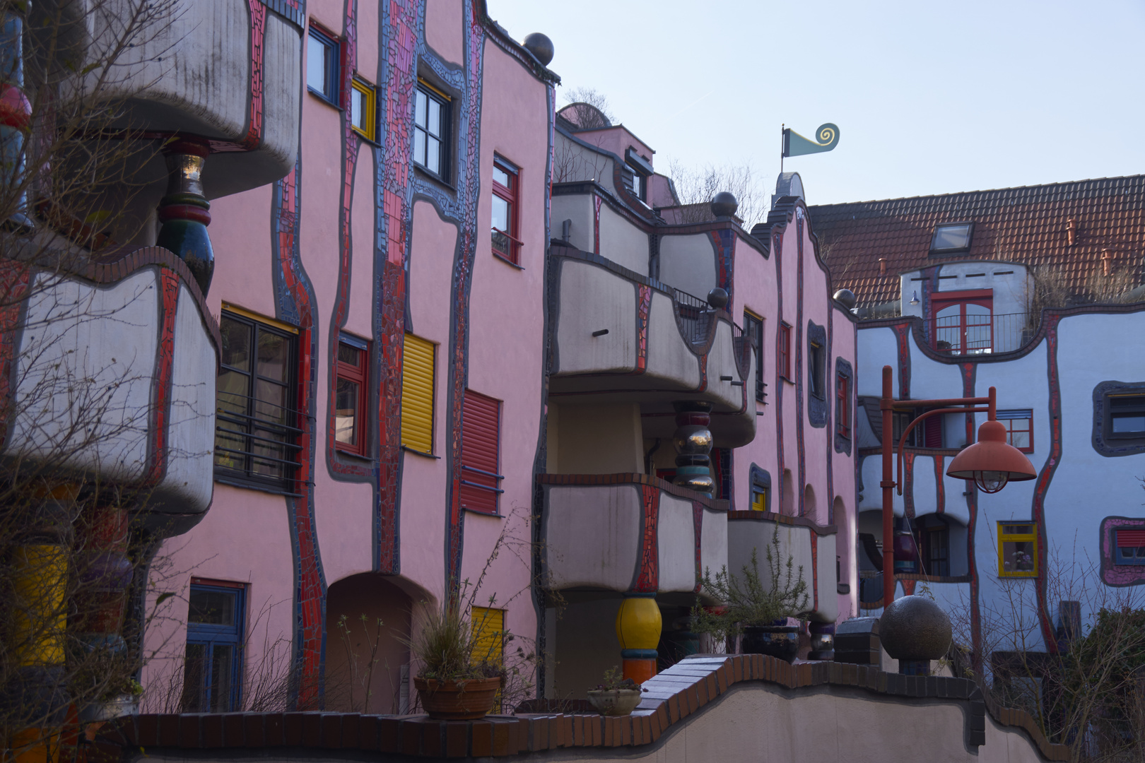 Innenhof des Hundertwasserhauses in Plochingen