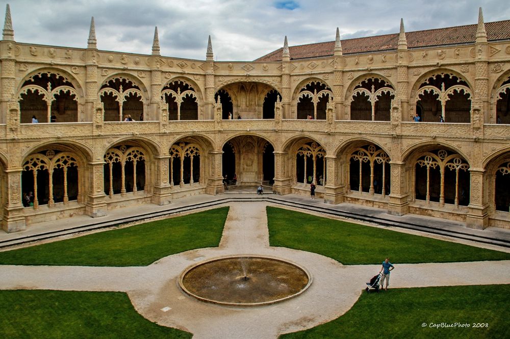 Innenhof des Mosteiro dos Jeronimos in Lisboa