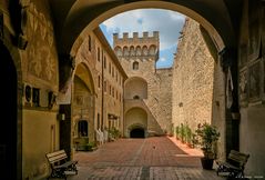 Innenhof des Palazzo dei Vicari