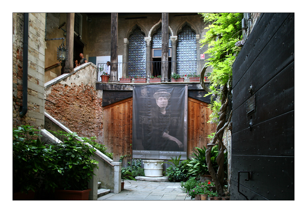 Innenhof des Palazzo Fortuny in Venedig