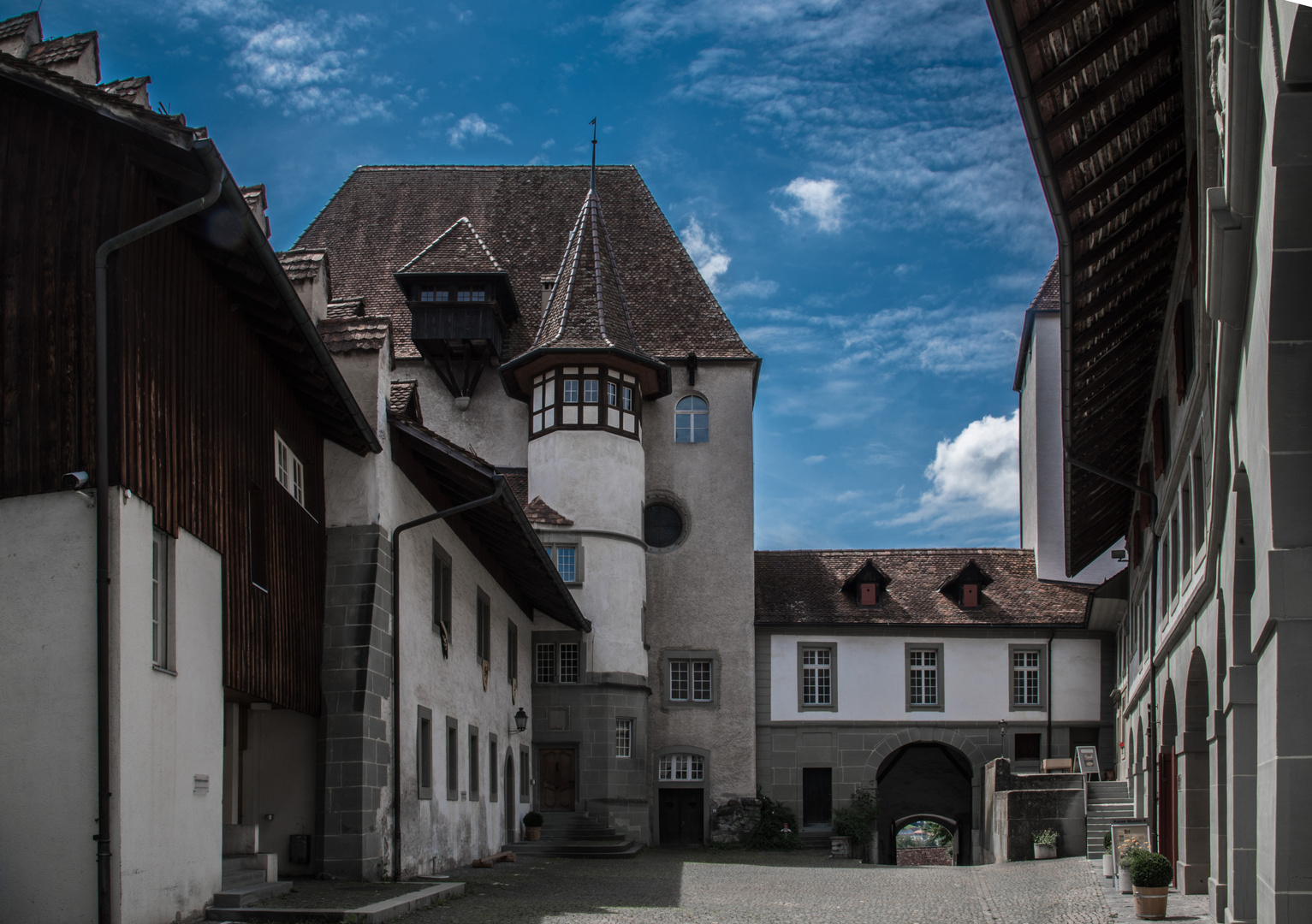 Innenhof des Schloss Burgdorf Foto & Bild | tour de suisse ...