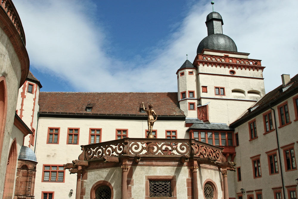 INNENHOF FESTUNG MARIENBERG