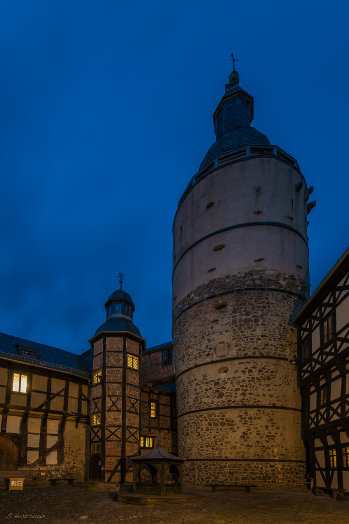 Innenhof mit Bergfried