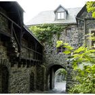 Innenhof mit Durchblick in der Burg Altena