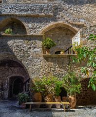 innenhof mit nischen...