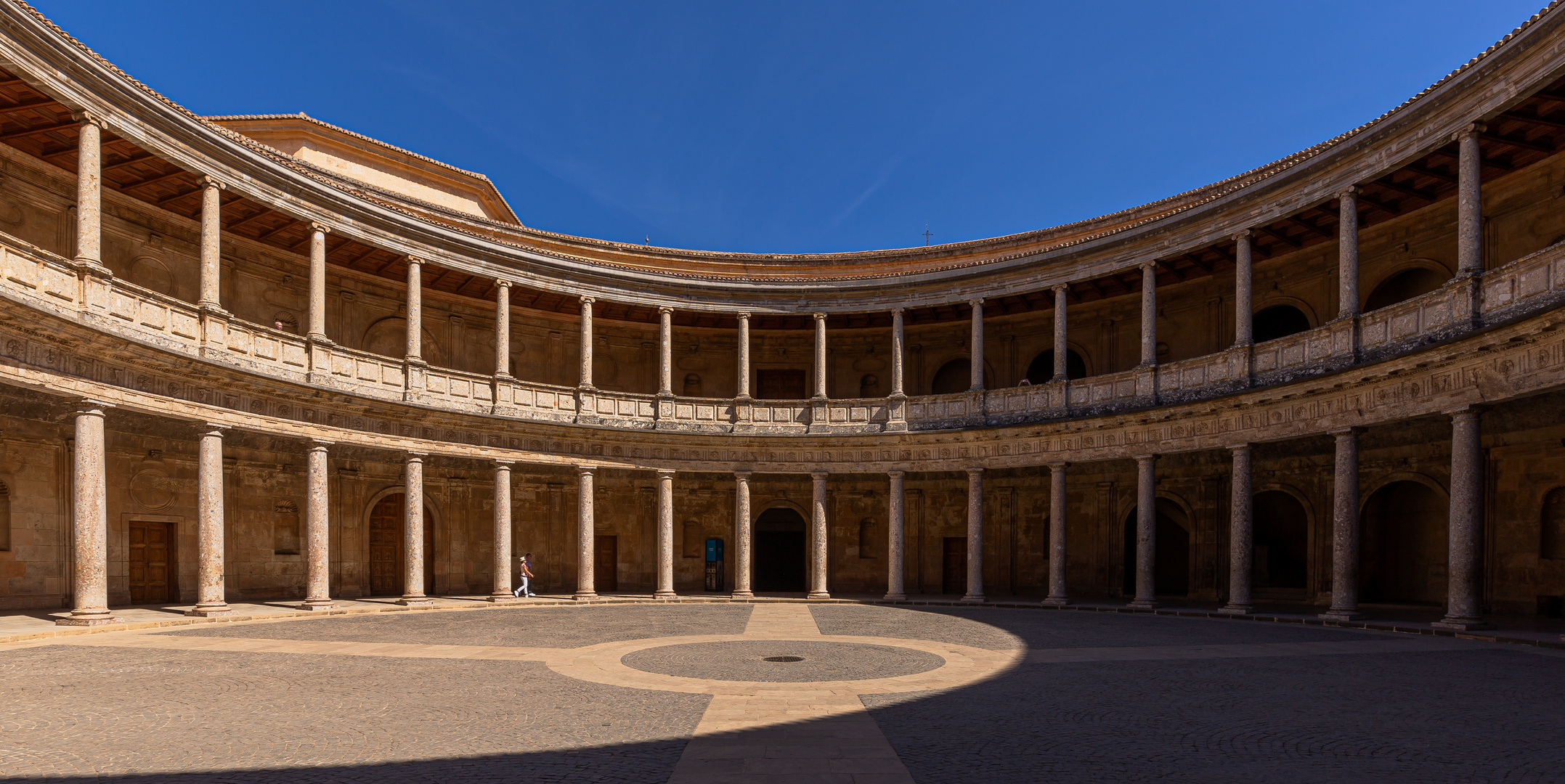 Innenhof  Palacio de Carlos V in der Alhambra