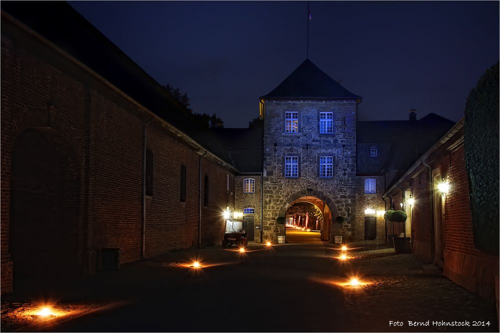 Innenhof Schloß Dyck zur Illumina 2014 ...