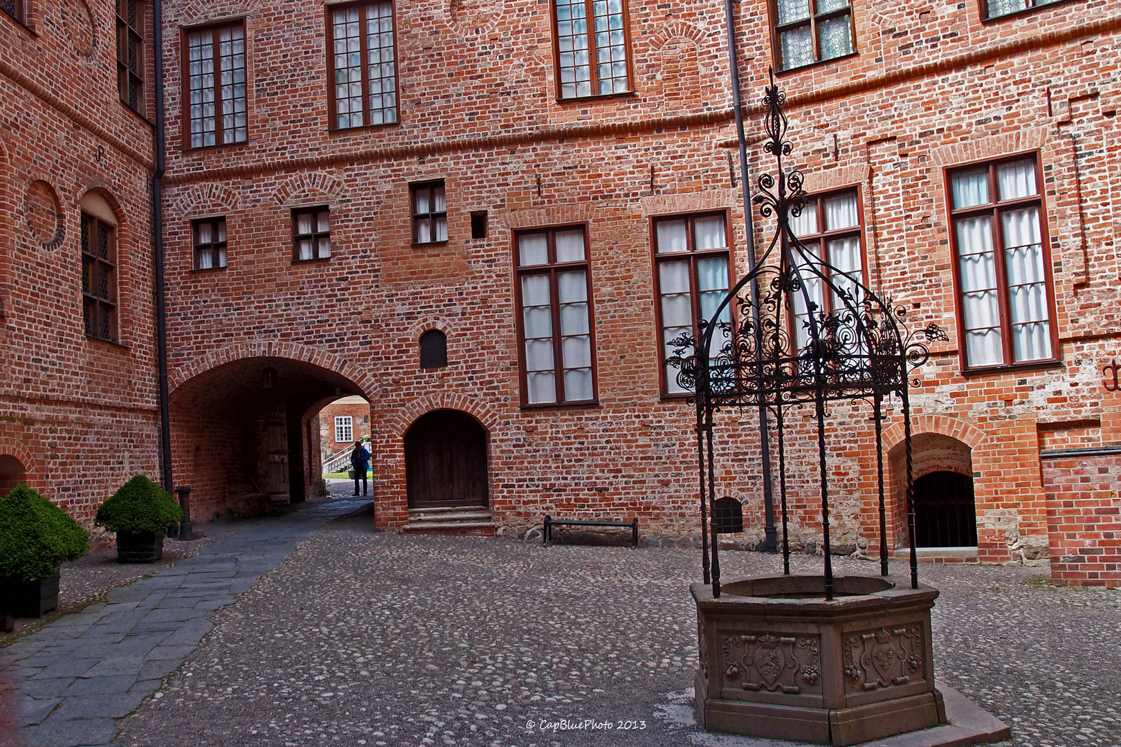 Innenhof Schloß Gripsholm mit Brunnen