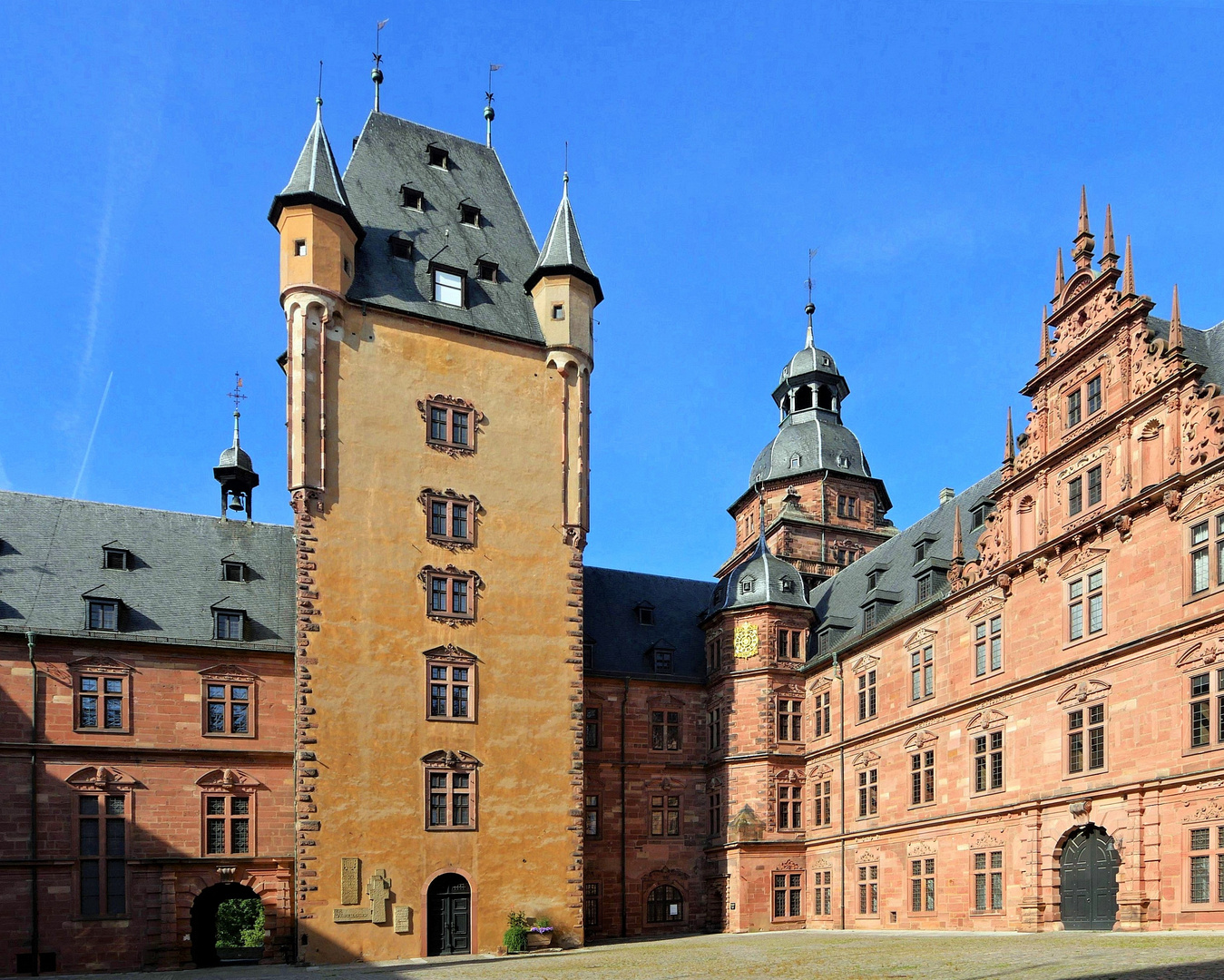 Innenhof Schloss Johannisburg Aschaffenburg ...