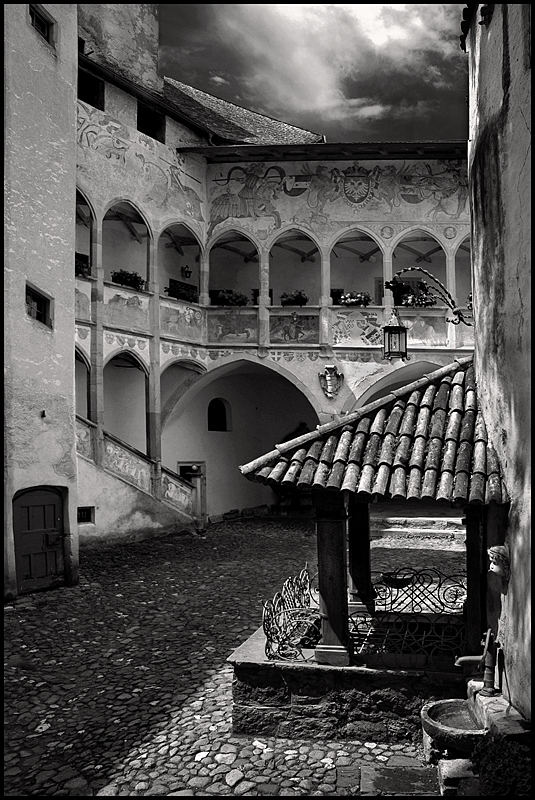 innenhof /schloß prösel / südtirol