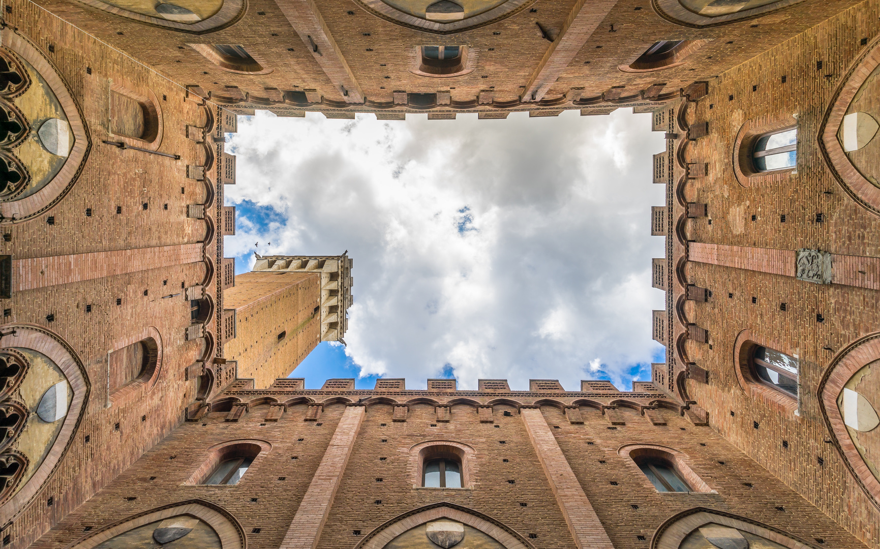 Innenhof Torre del Mangia