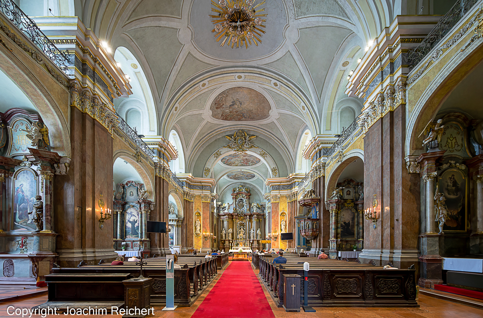 Innenraum der Franziskanerkirche von Budapest