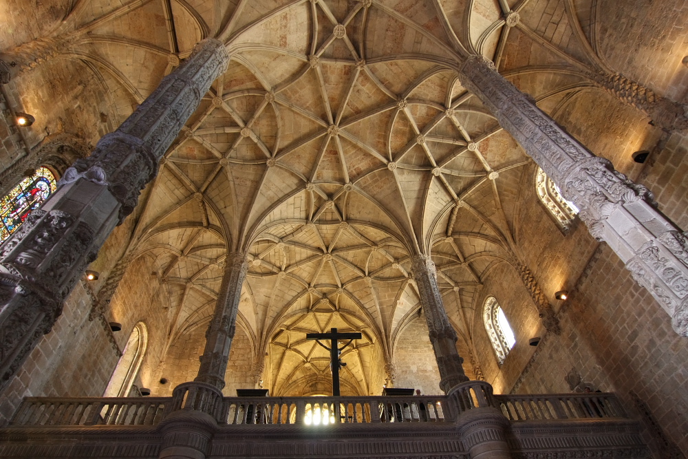 Innenraum der Kirche im Hieronimus-Kloster in Lissabon