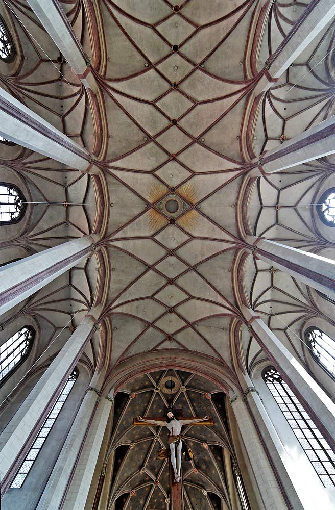 Innenraum der Stiftsbasilika St. Martin in Landshut