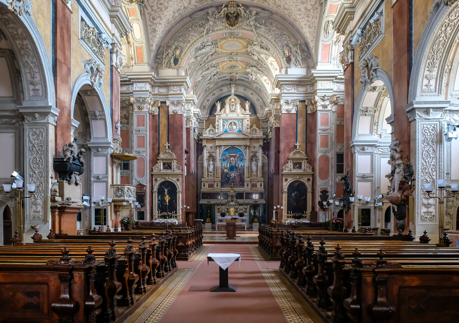 Innenraum der Wiener Schottenkirche