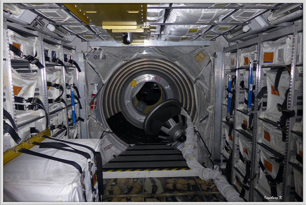 Innenraum in der ISS . 1