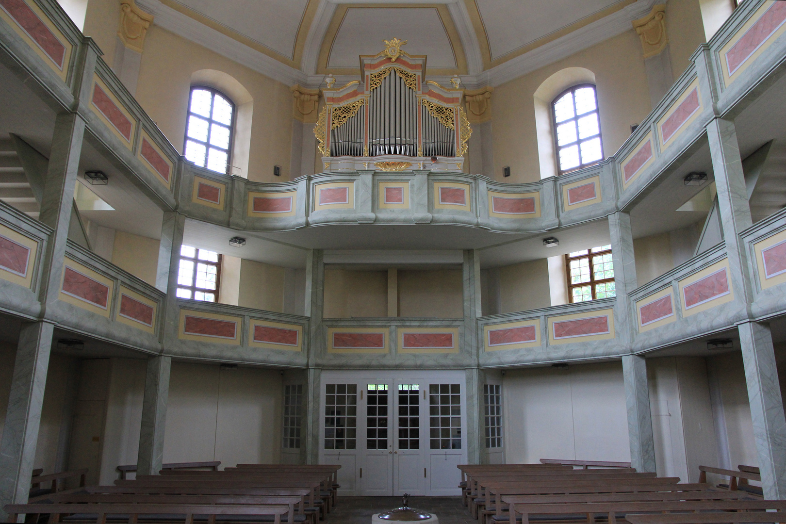 Innenraum mit Orgel Loschwitzer Kirche Dresden