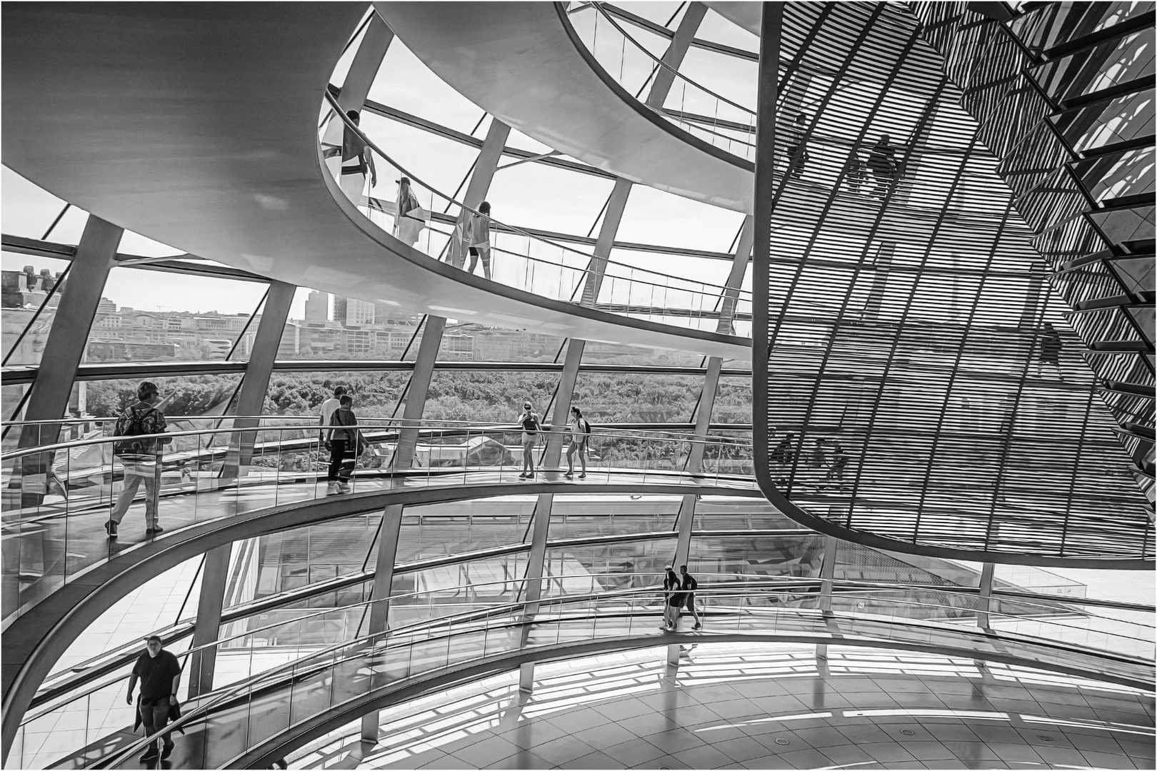 Innerhalb der Reichstagskuppel (black friday 28.07.2023)