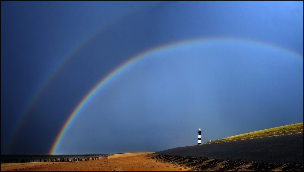 Innerhalb des Regenbogens ist das Licht heller als außerhalb desselben