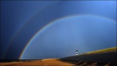 Innerhalb des Regenbogens ist das Licht heller als außerhalb desselben