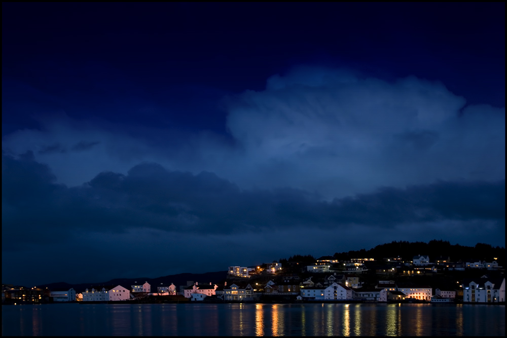 Innlandet, Kristiansund, by night...