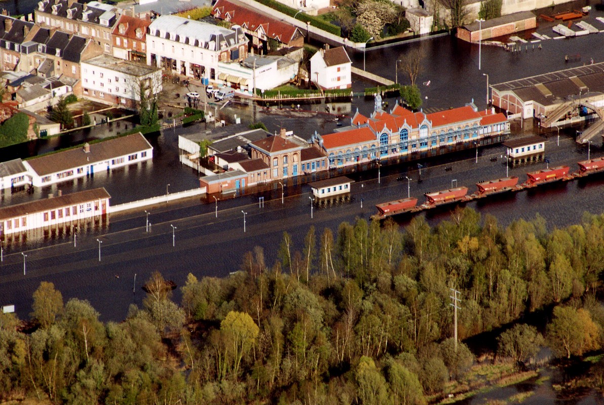 innondations d' abbevile , gare, en 1999