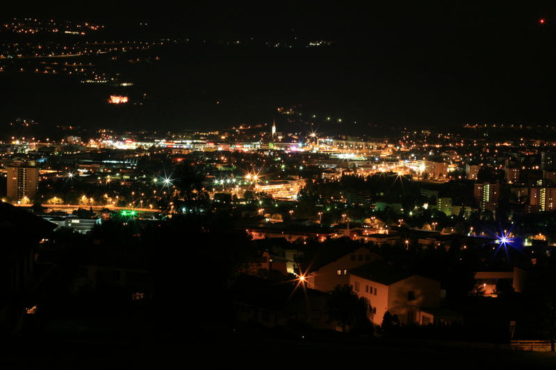 Innsbruck bei Nacht - Blick von Arzl richtung Süden