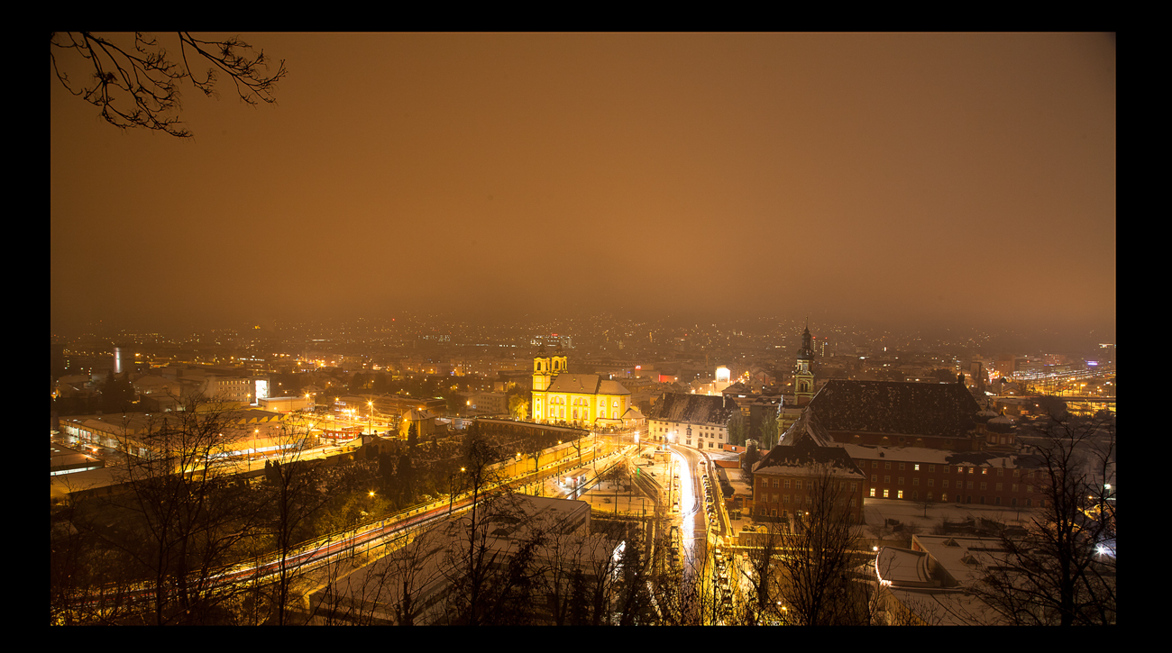 Innsbruck bei Nacht und Nebel