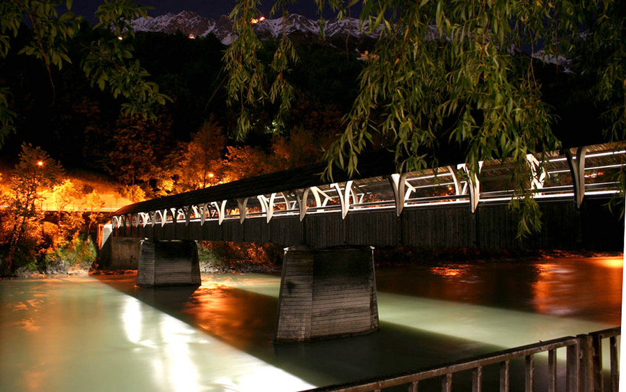 Innsbruck: Innsteg bei Nacht