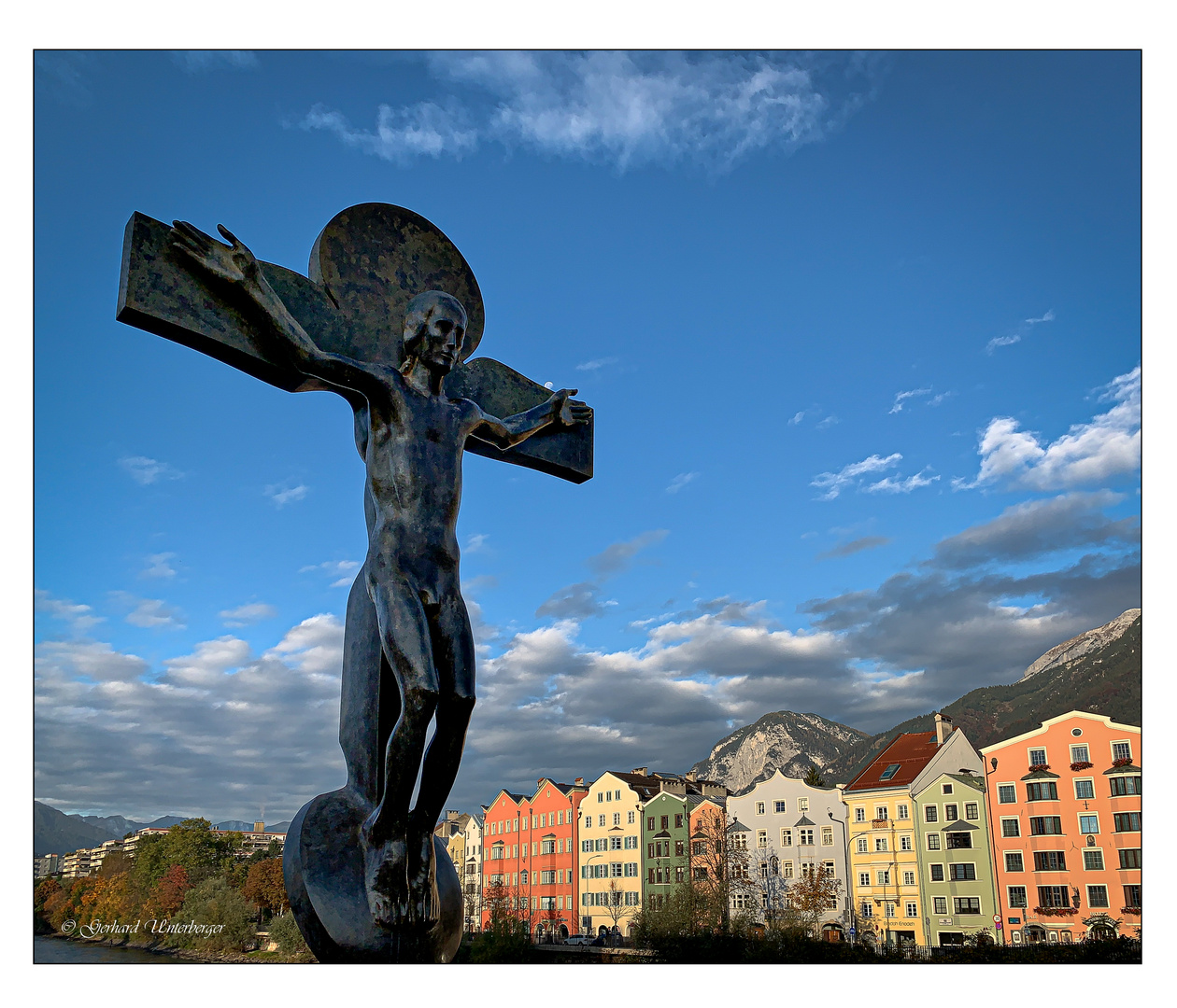 Innsbruck mit Blick von der Innbrücke