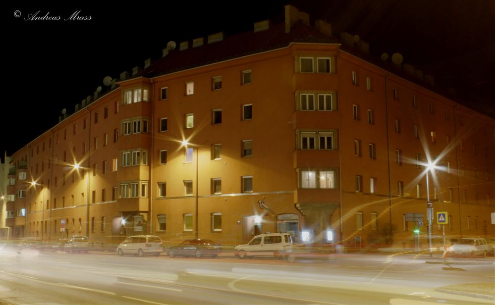 Innsbrucker Egger Lienz Straße bei Nacht HDR